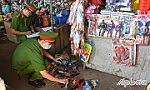 Thu hồi hơn 7.000 que pháo và hàng trăm đồ chơi nguy hiểm