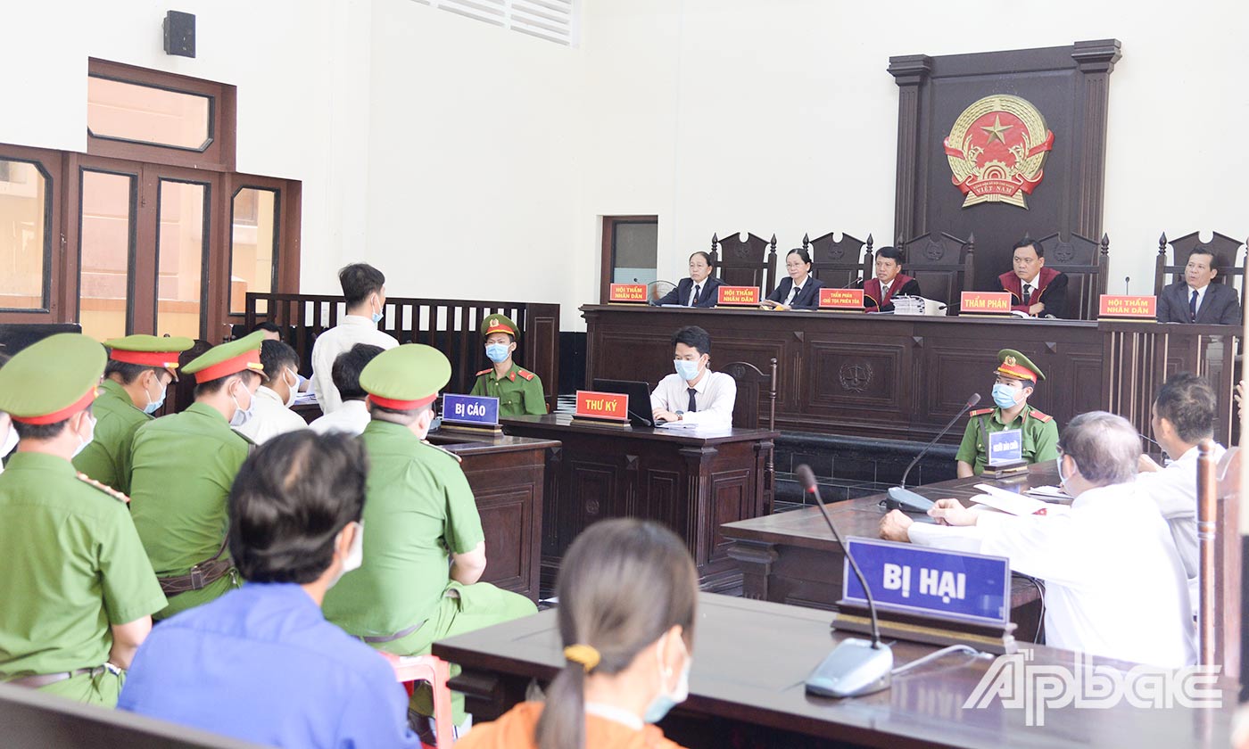Quang cảnh phiên xét xử.