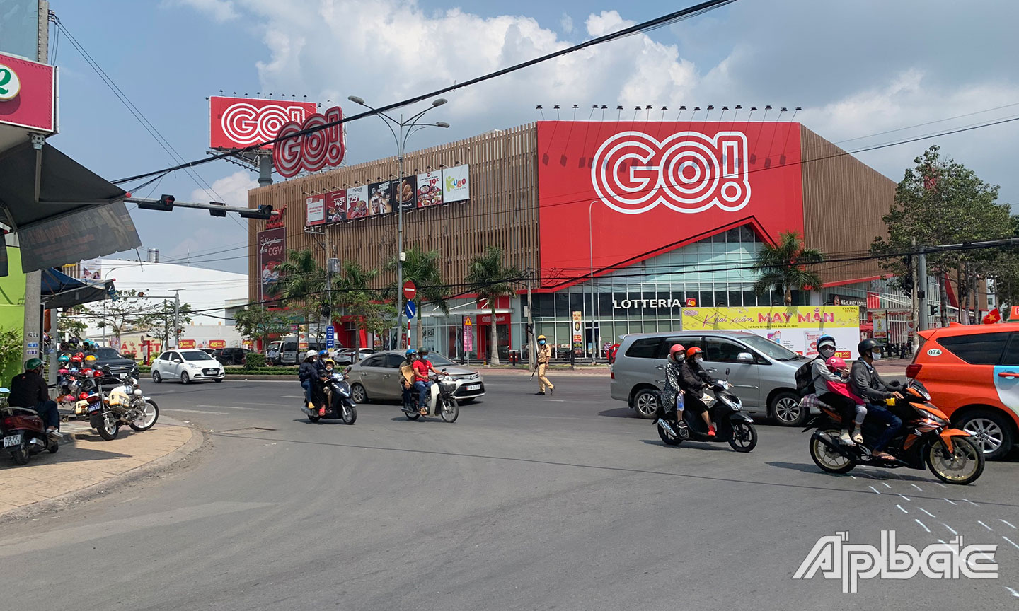 Lực lượng CSGT luôn có mặc điều tiết lượng phương tiện đảm bảo thông thoáng.