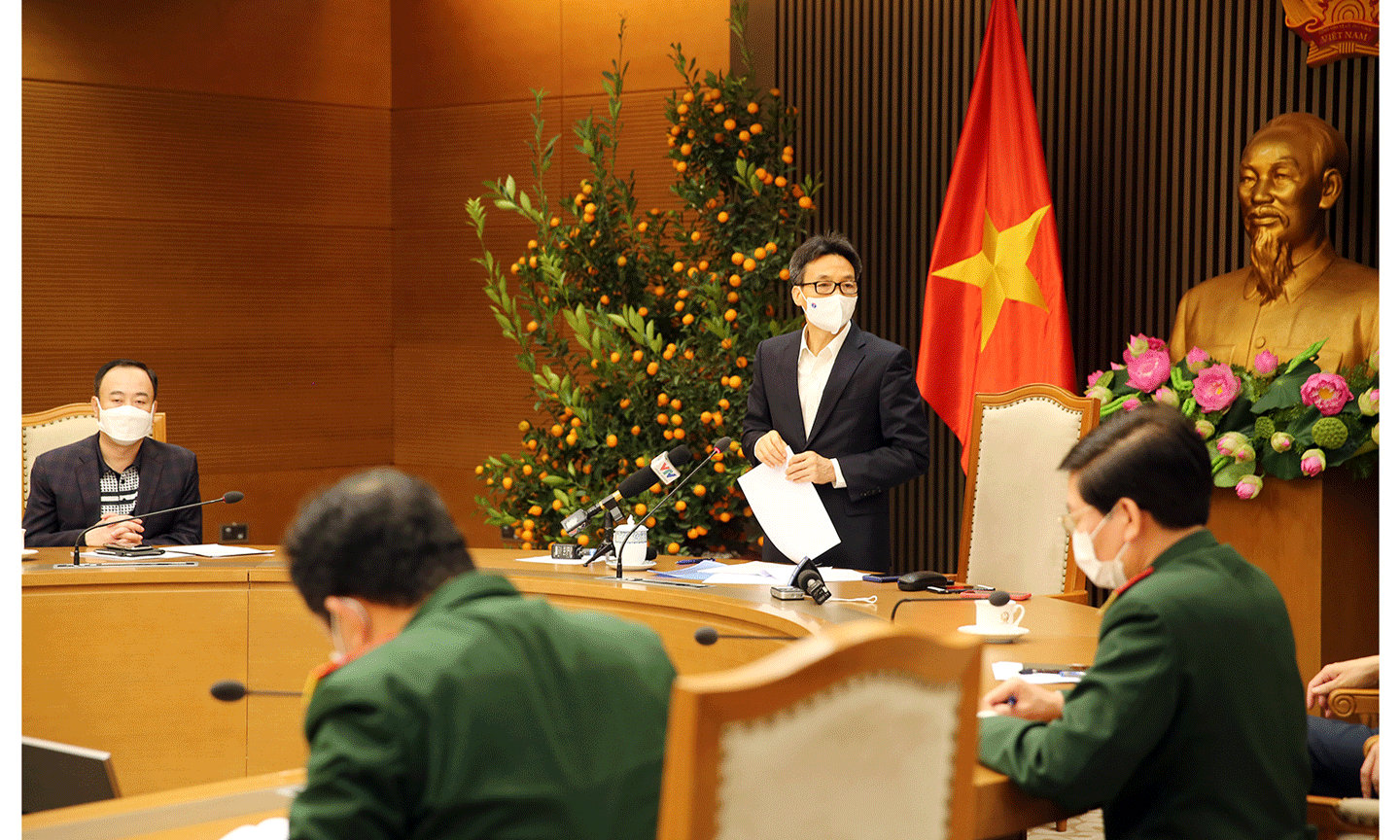 Phó Thủ tướng Vũ Đức Đam nhắc nhở các địa phương tiếp tục siết chặt công tác phòng chống dịch, luôn sẵn sàng, không được lơ là, chủ quan, khi cả nước quay trở lại làm việc sau kỳ nghỉ Tết. Ảnh: VGP/Đình Nam 