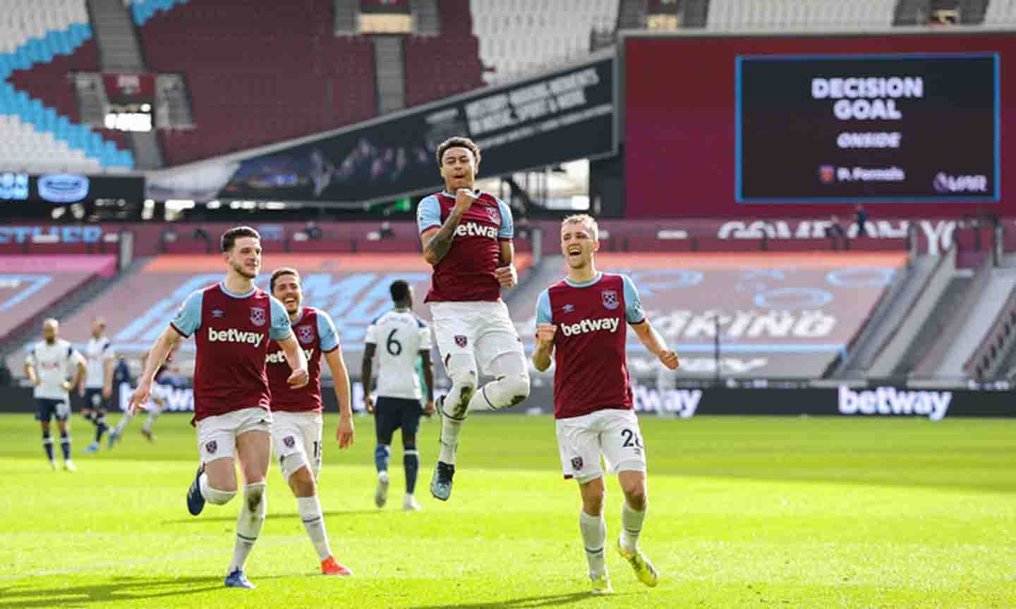 West Ham đang đứng ở vị trí thứ 4 nhưng chỉ hơn đội xếp sau là Chelsea 1 điểm. Ảnh: Vietnamnet.vn