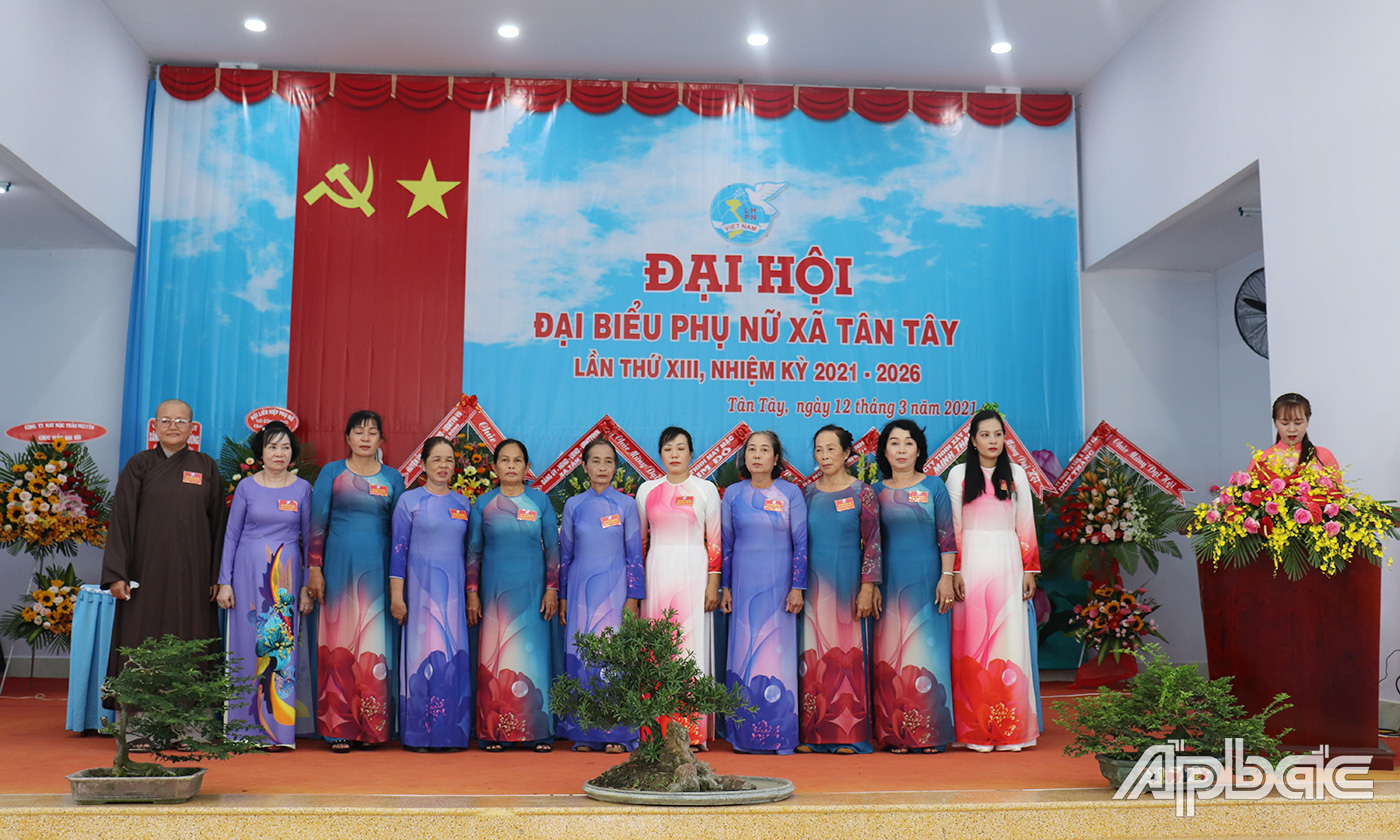 Đoàn đại biểu dự Đại hội Đại biểu Hội LHPN huyện Gò Công Đông.
