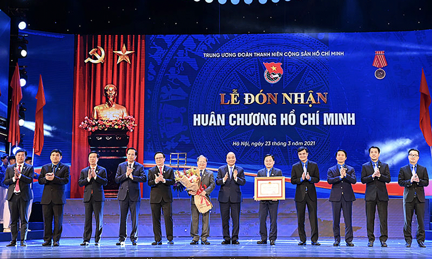 hủ tướng Nguyễn Xuân Phúc trao Huân chương Hồ Chí Minh tặng Đoàn TNCS Hồ Chí Minh.