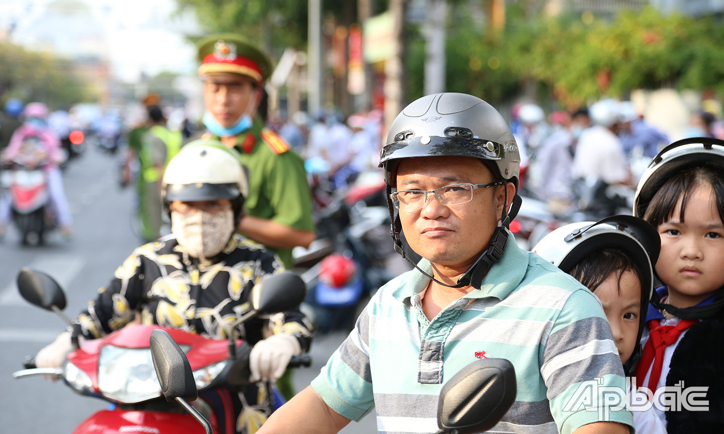 Thông qua Dự án các ngành chức năng mong muốn người dân nâng cao ý thức ATGT tại cổng trường trong thời gian tới.