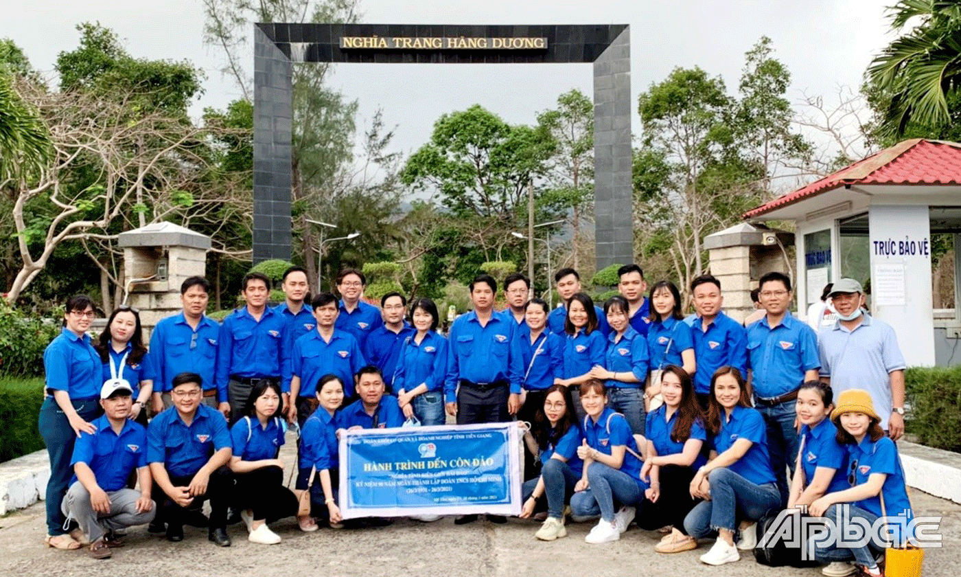 Tuổi trẻ Khối cơ quan và doanh nghiệp Tiền Giang hành trình về Côn Đảo.