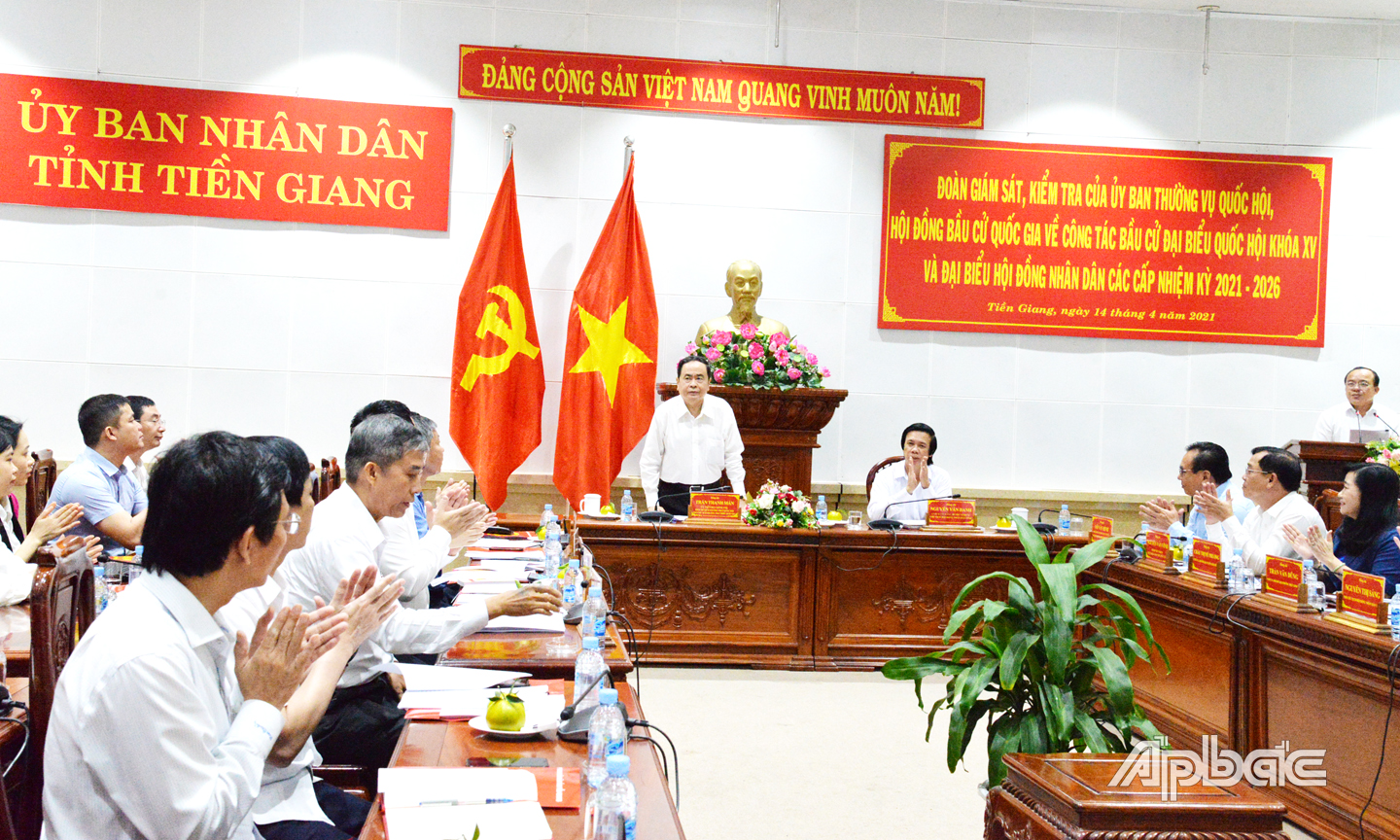 Quang cảnh buổi làm việc
