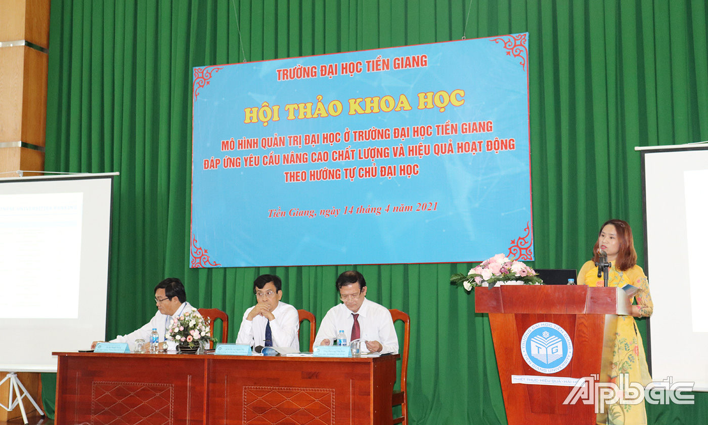 Các báo cáo viên trình bày tham luận tại Hội thảo.