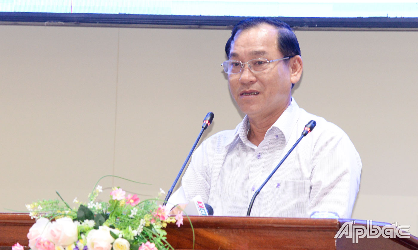 Đồng chí Nguyễn Văn Vĩnh phát biểu tại hội nghị.