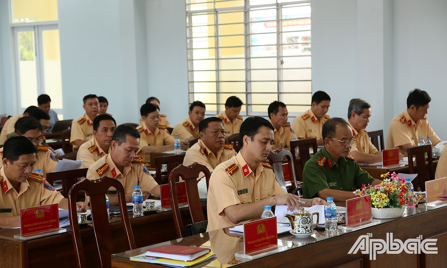 Các đại biểu về tham dự hội nghị.
