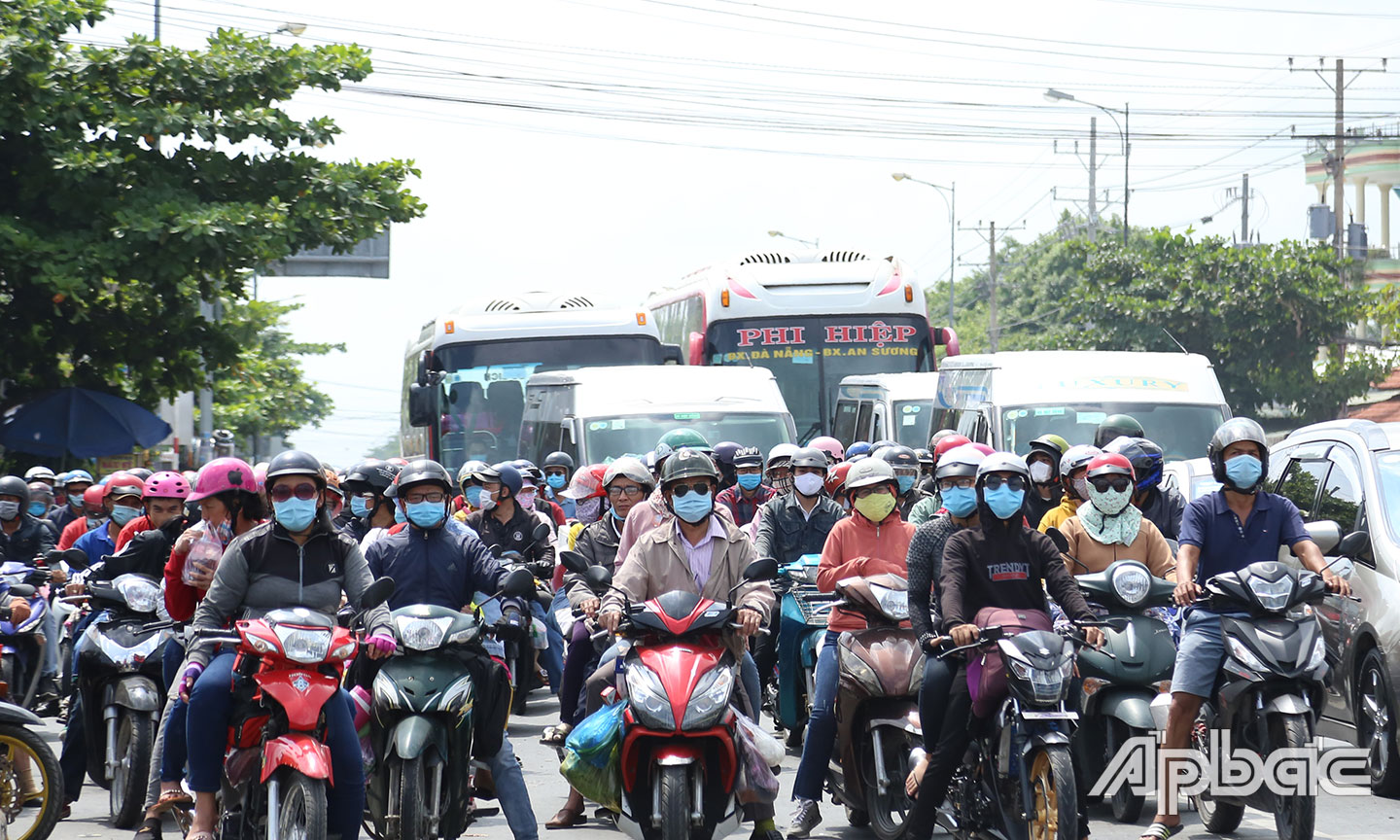 Ngã 4 Đồng Tâm lúc 11 giờ sáng.