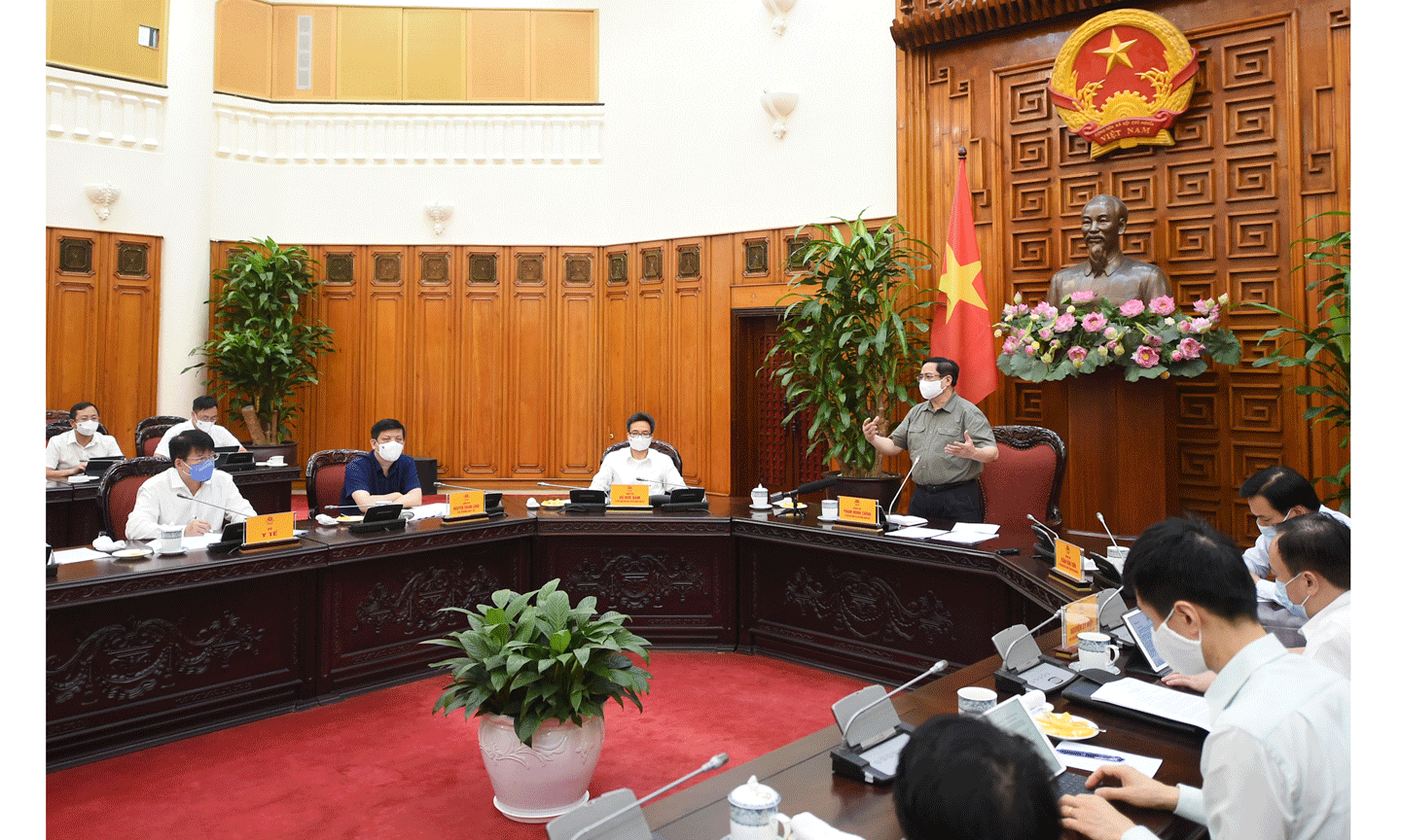 “Chúng ta không lơ là, chủ quan, mất cảnh giác, không bi quan, hoảng hốt, phải bình tĩnh, tỉnh táo, sắc sảo trong việc chỉ đạo và tổ chức thực hiện phải tốt hơn, phù hợp với tình hình”. Ảnh VGP