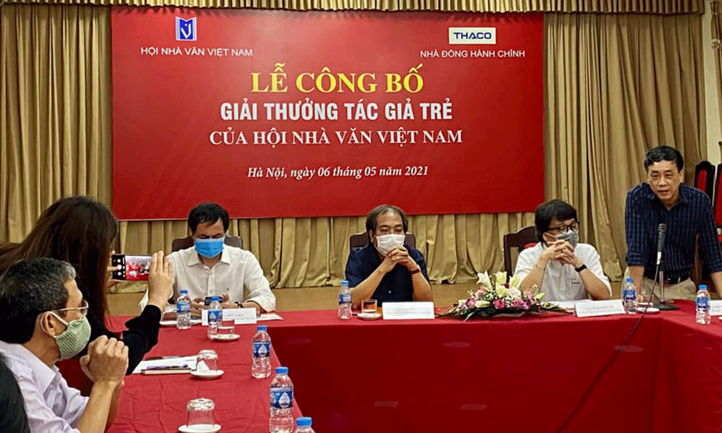 Ban Chấp hành Hội Nhà văn Việt Nam công bố giải thưởng.