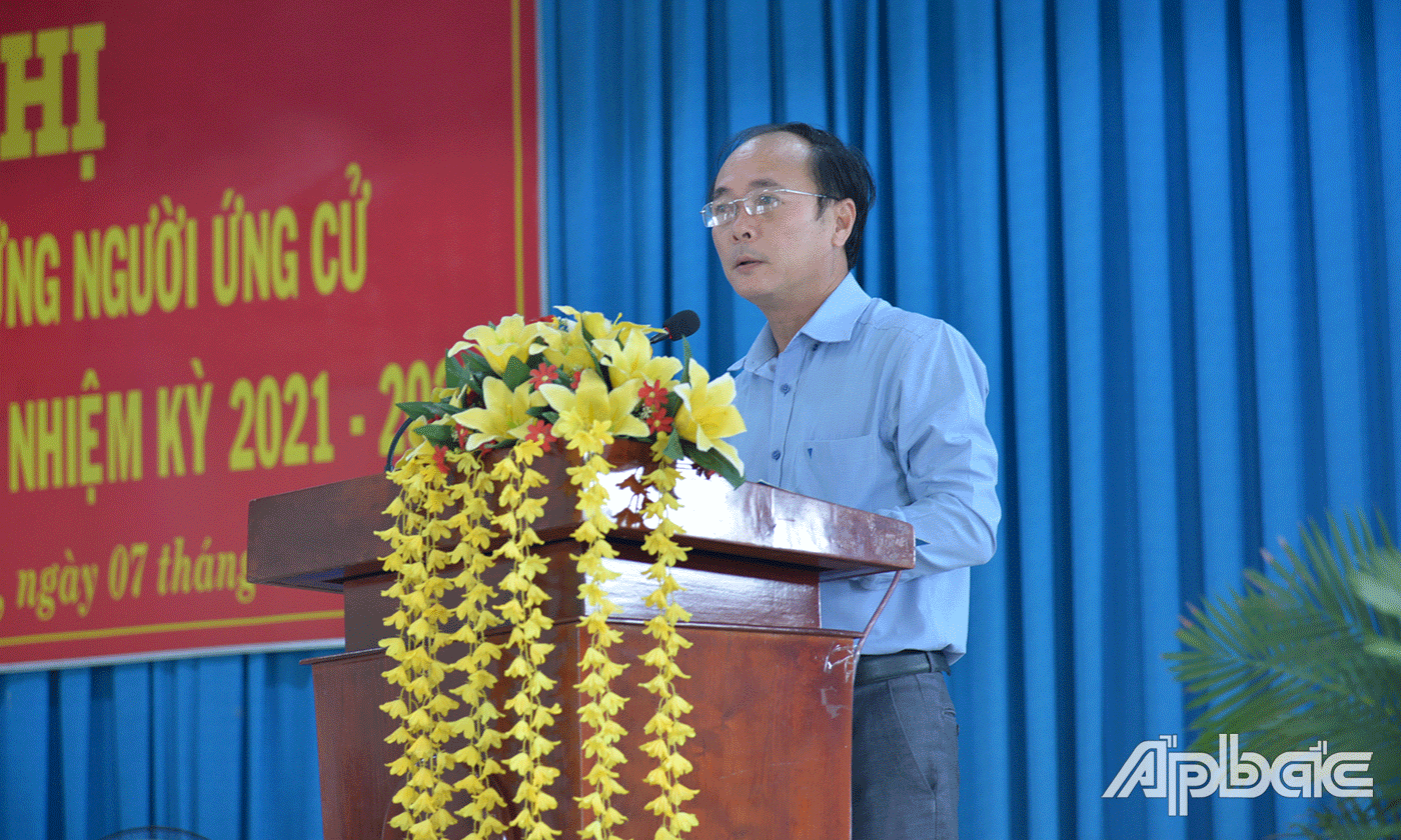 ƯCV  Trần Kim Trát phát biểu chương trình hành động tại buổi tiếp xúc với cử tri phường 4, TP. Mỹ Tho.