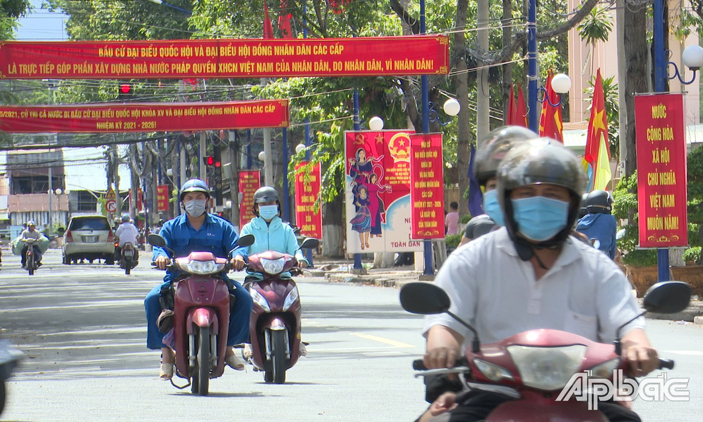 Tại TP. Mỹ Tho, không khí ngày bầu cử đã hiện hữu trên nhiều tuyến đường.