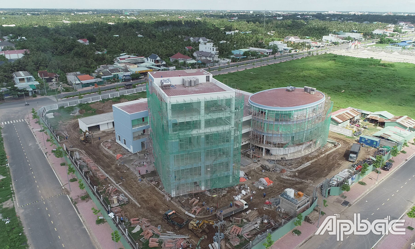  Công tác xây dựng cơ bản đang được tập trung triển khai thực hiện (trong ảnh: Công trình Đài phát thanh - Truyền hình Tiền Giang).