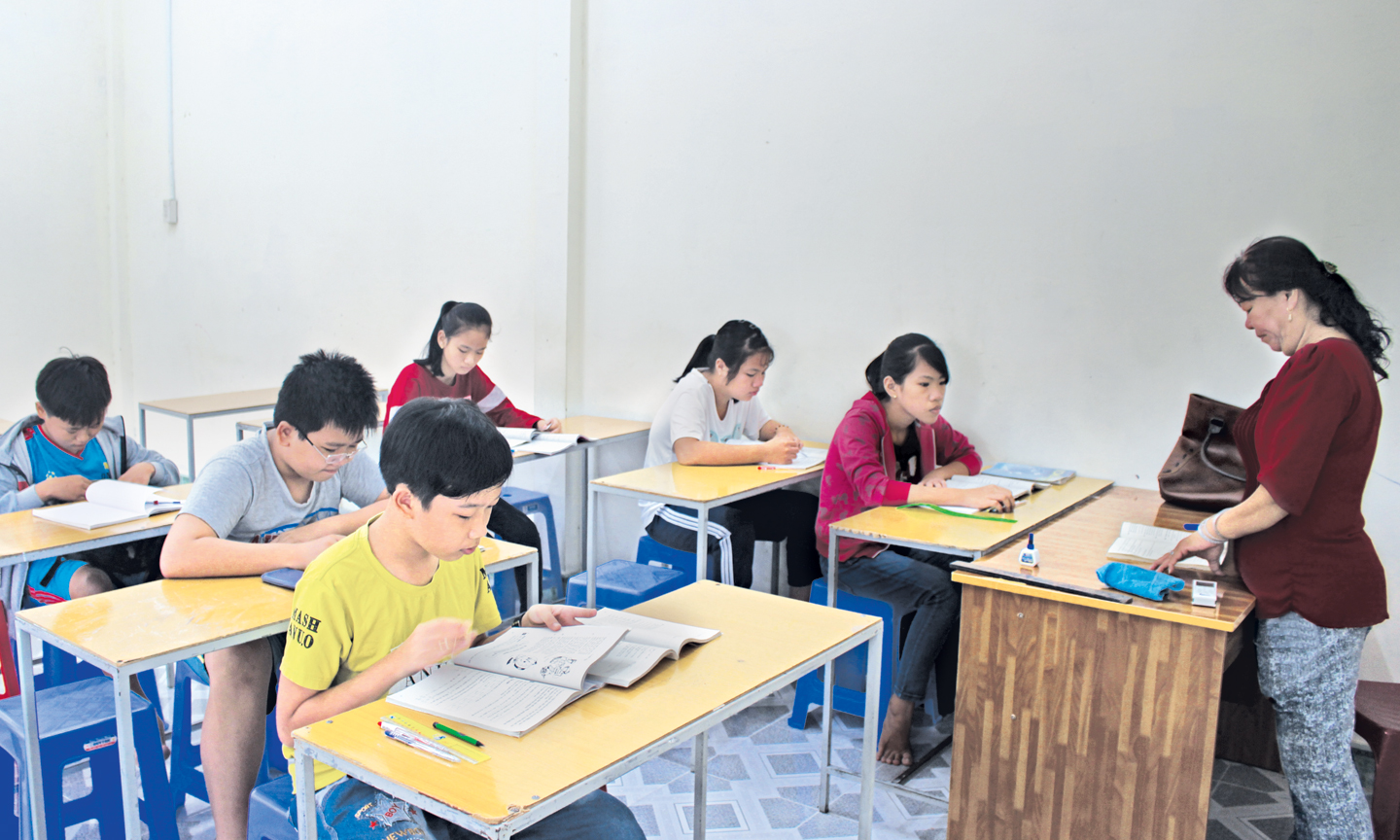 Trong thời gian tới, ngành giáo dục sẽ chấn chỉnh nghiêm túc dạy thêm, học thêm đi vào nền nếp và nghiêm túc. (Ảnh chụp một cơ sở dạy thêm, học thêm trên địa bàn TP. Mỹ Tho). 