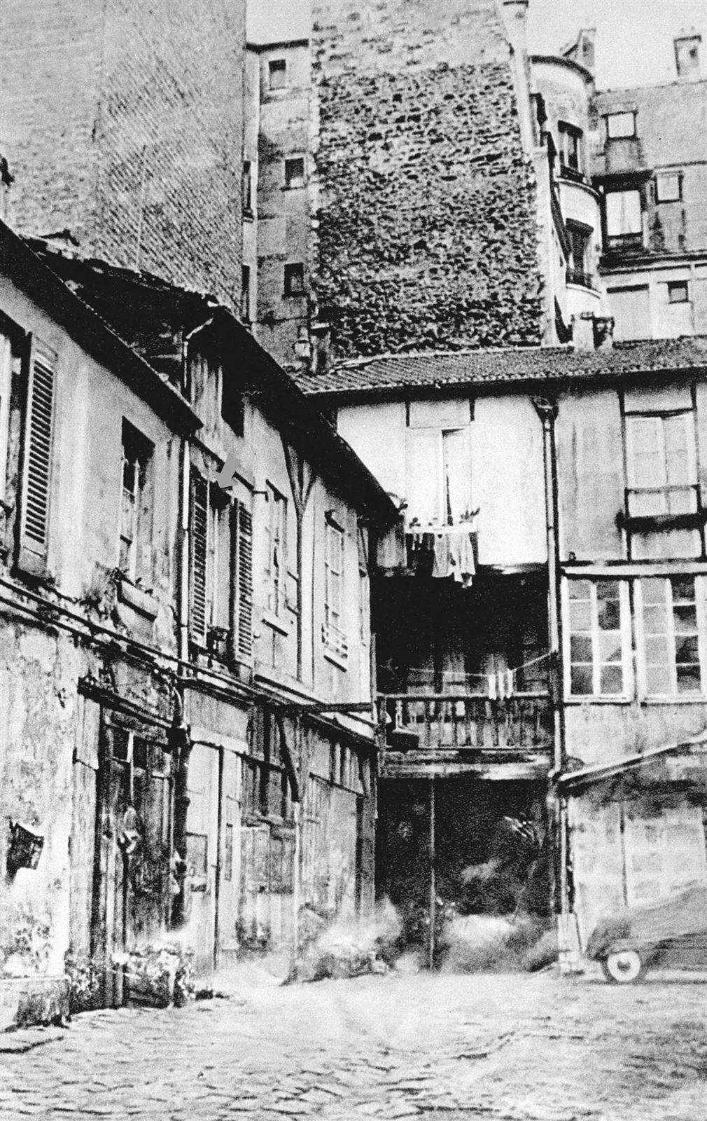Ngôi nhà số 9, ngõ hẻm Com Poăng (Pari), nơi Người trọ từ năm 1920 đến năm 1923.