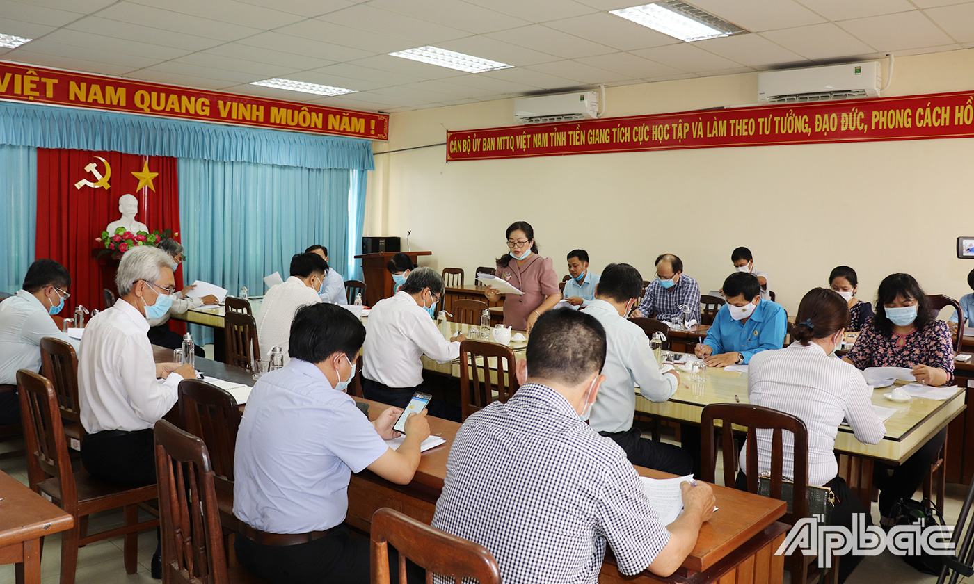 Quang cảnh buổi họp.
