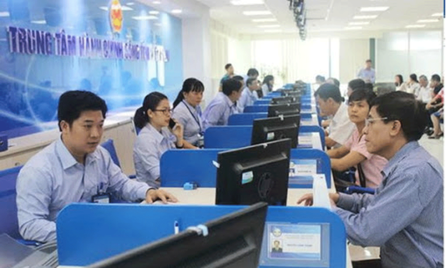 Bãi bỏ chứng chỉ tin học, ngoại ngữ cho công chức hành chính từ 1/8. Ảnh minh họa