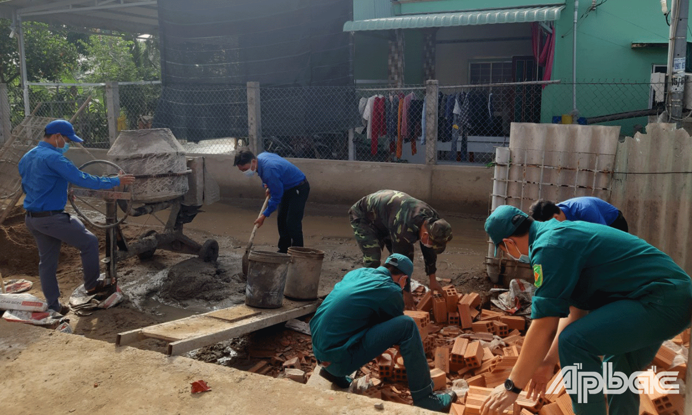 đoàn viên, thanh niên tham gia thực hiện công trình thanh niên hỗ trợ ngày công, xây dựng nhà khăn quàng đỏ, 