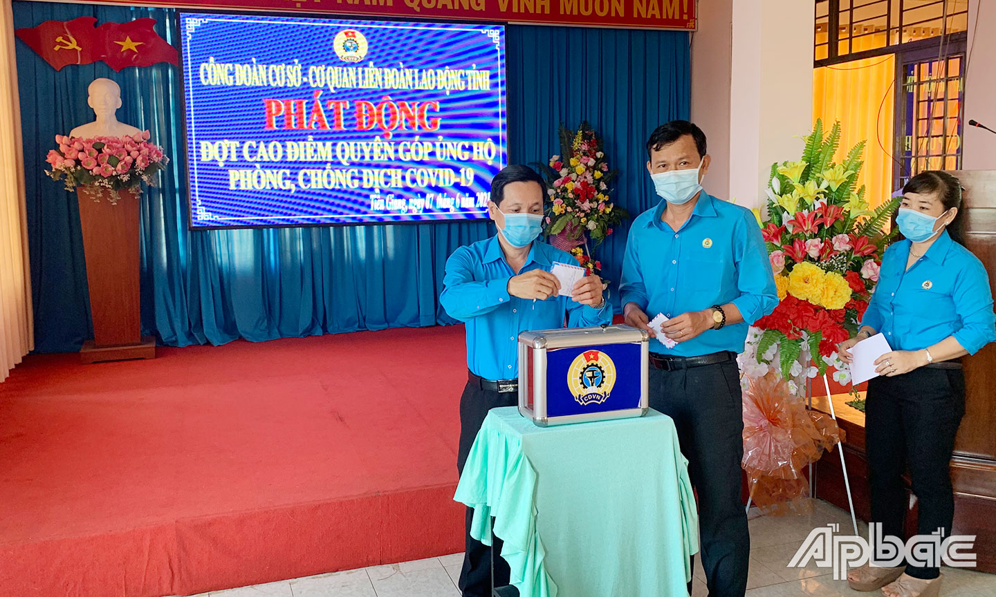 Công đoàn cơ sở LĐLĐ tỉnh tổ chức phát động đợt cao điểm quyên góp ủng hộ phòng, chống dịch Covid-19. 