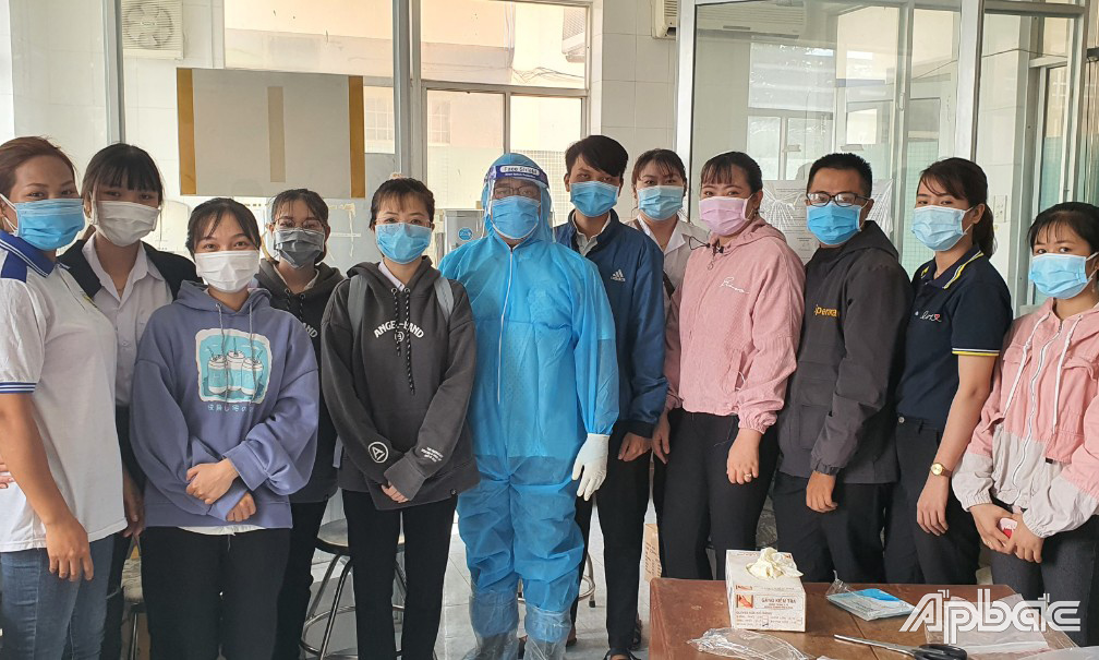 Giảng viên, sinh viên Trường Cao đẳng Y tế Tiền Giang tình nguyện tham gia phòng, chống dịch Covid-19.