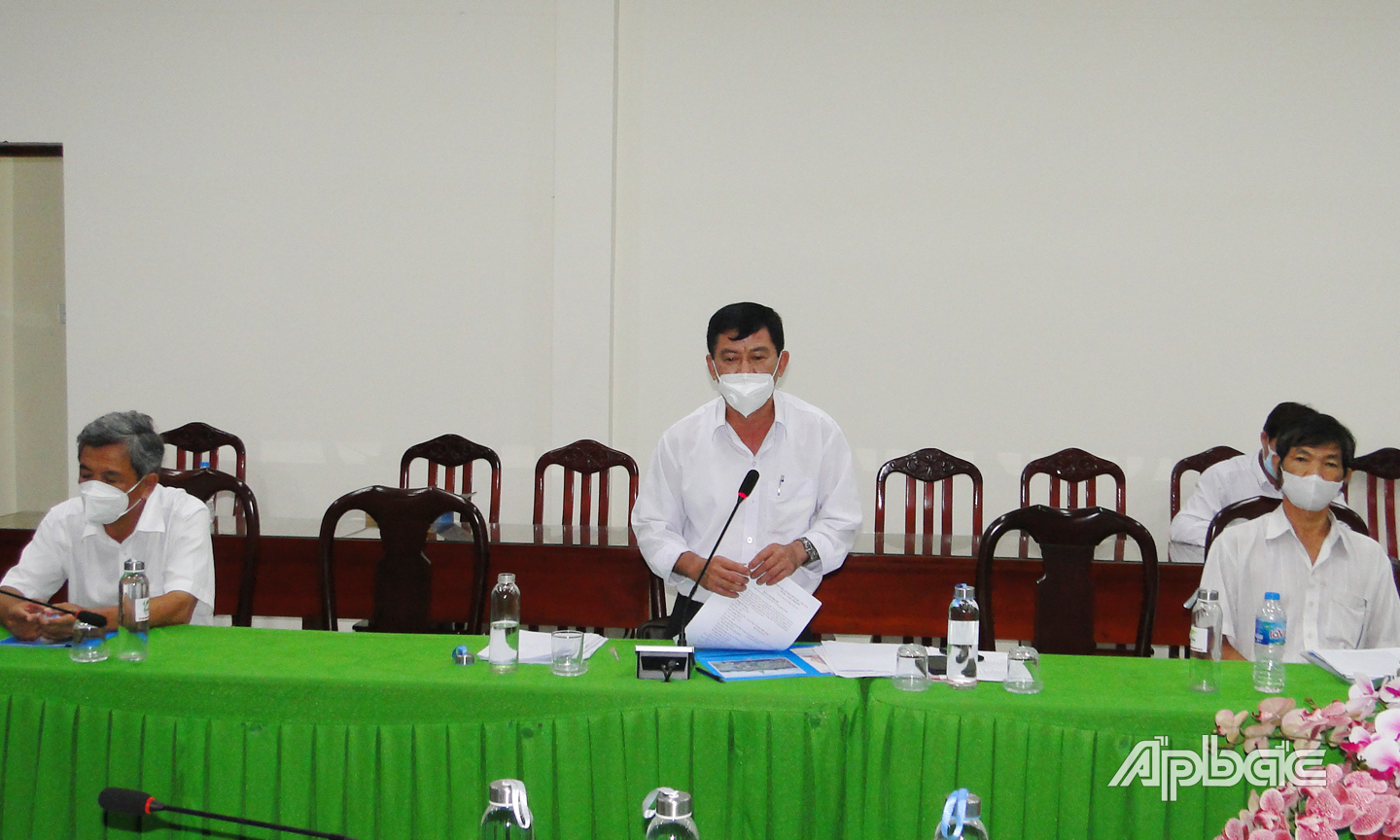 Chủ tịch UBND huyện Cái Bè Trần Văn Út cảm ơn và tiếp thu những khuyến nghị của Tổ công tác Bộ Y tế