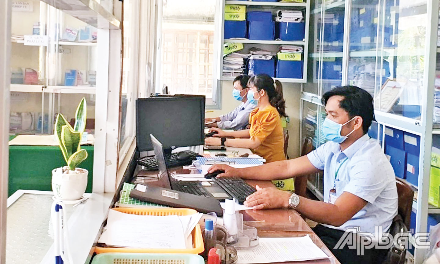 Công chức UBND xã  Lương Hòa Lạc ứng dụng tốt các phần mềm, nâng cao  hiệu quả  công việc.