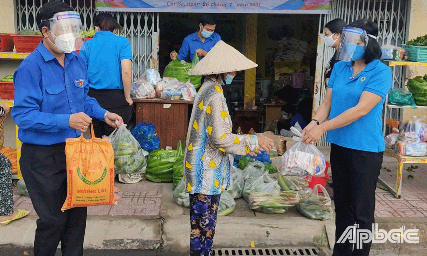 cho người dân có hoàn cảnh khó khăn bị ảnh hưởng Covid-19