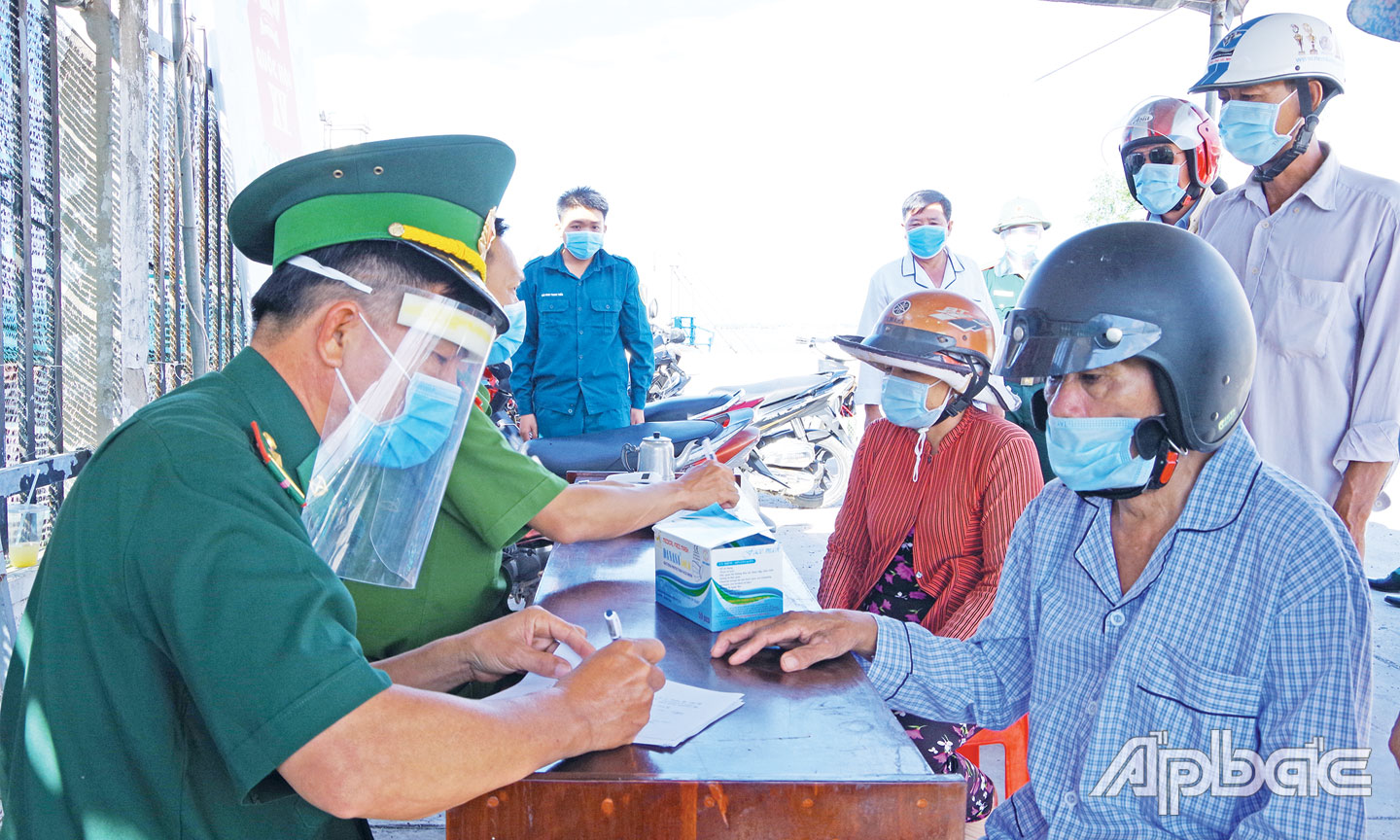 Khám,  chữa bệnh người dân  khu vực  biên giới  biển.