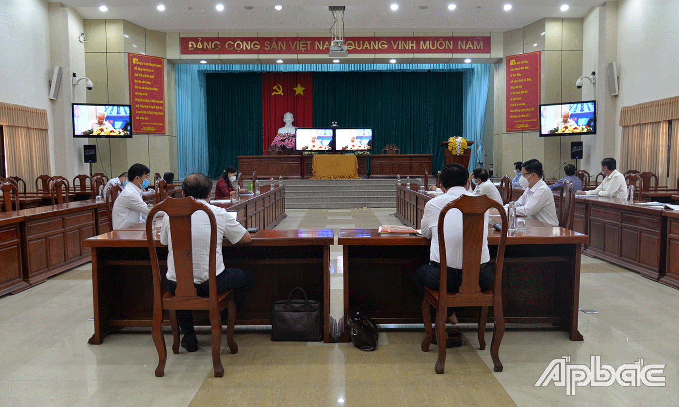 Tại điểm cầu Tiền Giang.