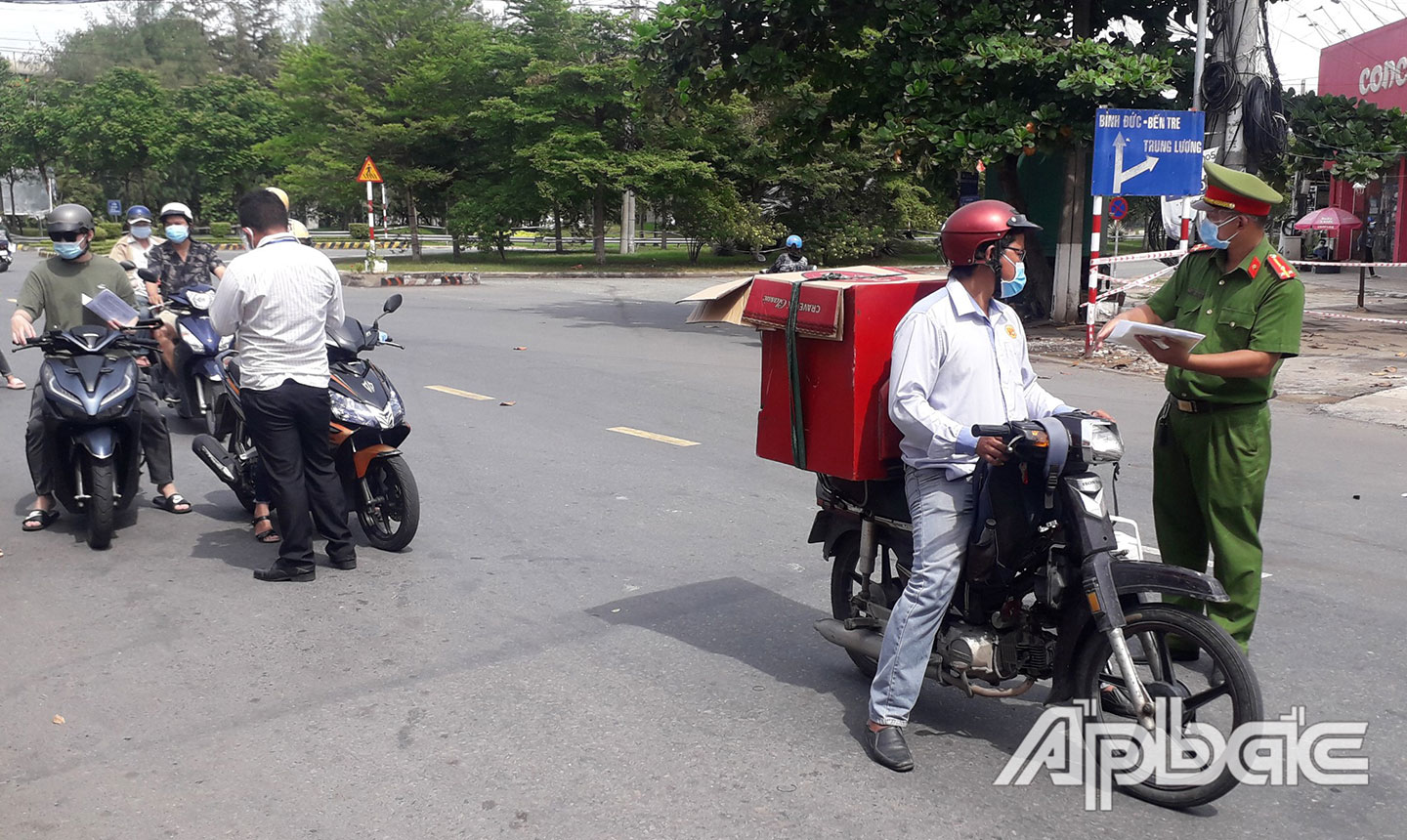 Người dân cần hiểu đúng về việc cấp Giấy đi đường.