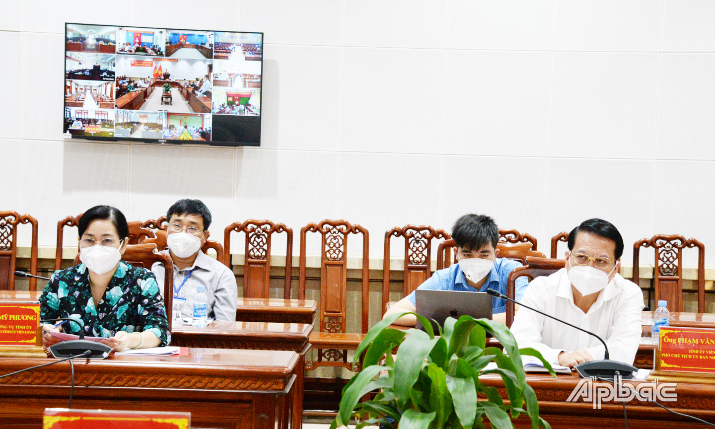 Quang cảnh cuộc họp