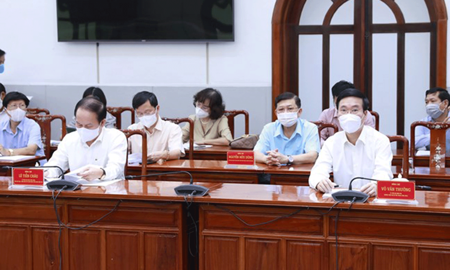 Đồng chí Võ Văn Thưởng, Ủy viên Bộ Chính trị, Thường trực Ban Bí thư cùng các đại biểu tham dự Chương trình. (Ảnh: DIỆP VINH) 