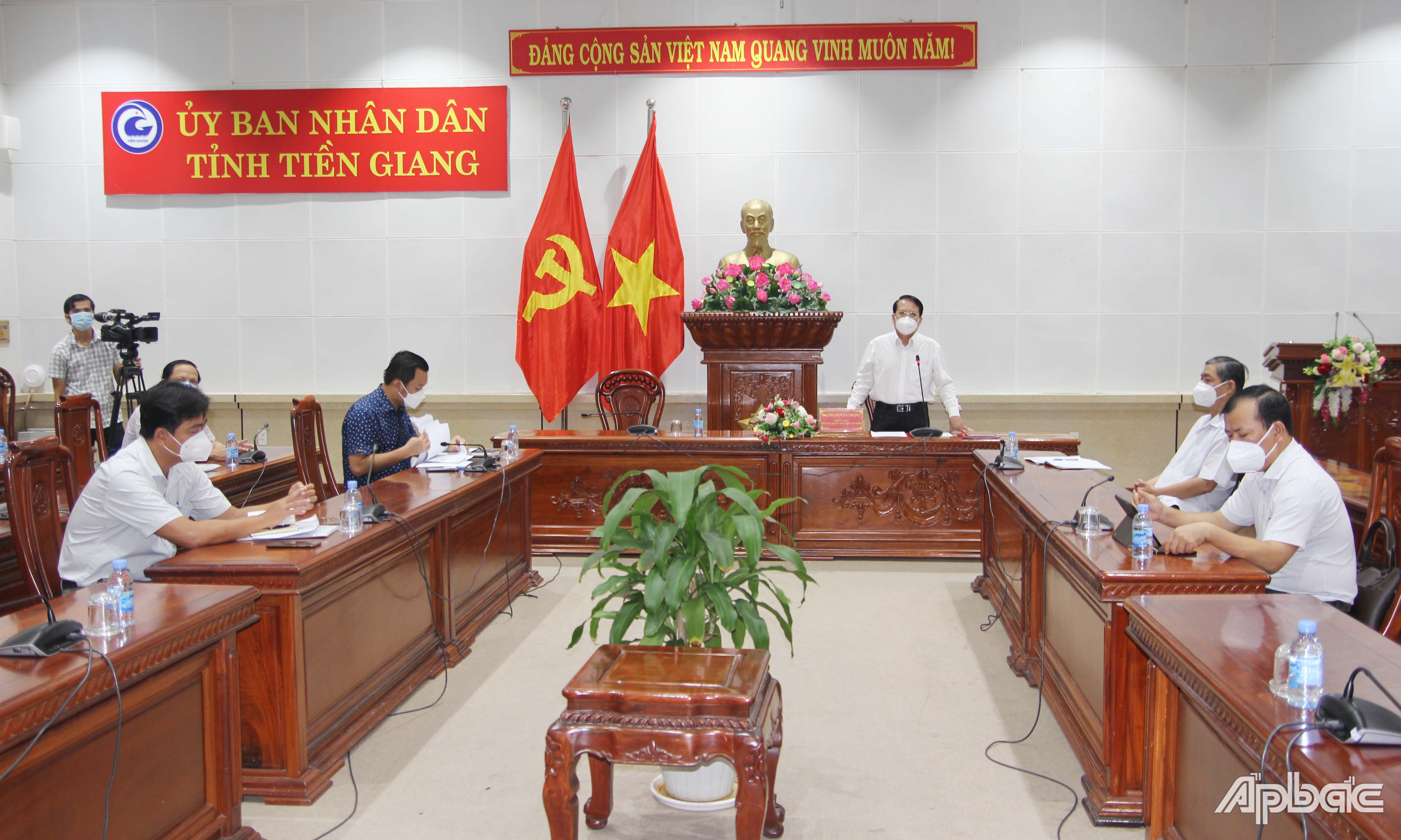 Đồng chí Phạm Văn Trọng phát biểu tại cuộc họp.