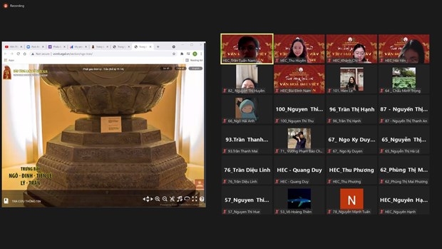 In the context of the COVID-19 epidemic affecting the visits and experiences of visitors, the Vietnam National Museum of History has gradually adapted, applying technology in the display and introduction of exhibitions, increasing the possibility of connecting with visitors. (Photo:VNA).