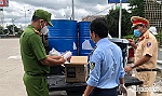 Xử phạt chủ phương tiện chở 500 chai sơn mạ kẽm vi phạm nhãn hàng hóa