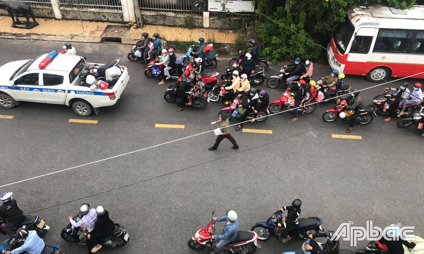 Nỗ lực đưa người dân về các địa phương.