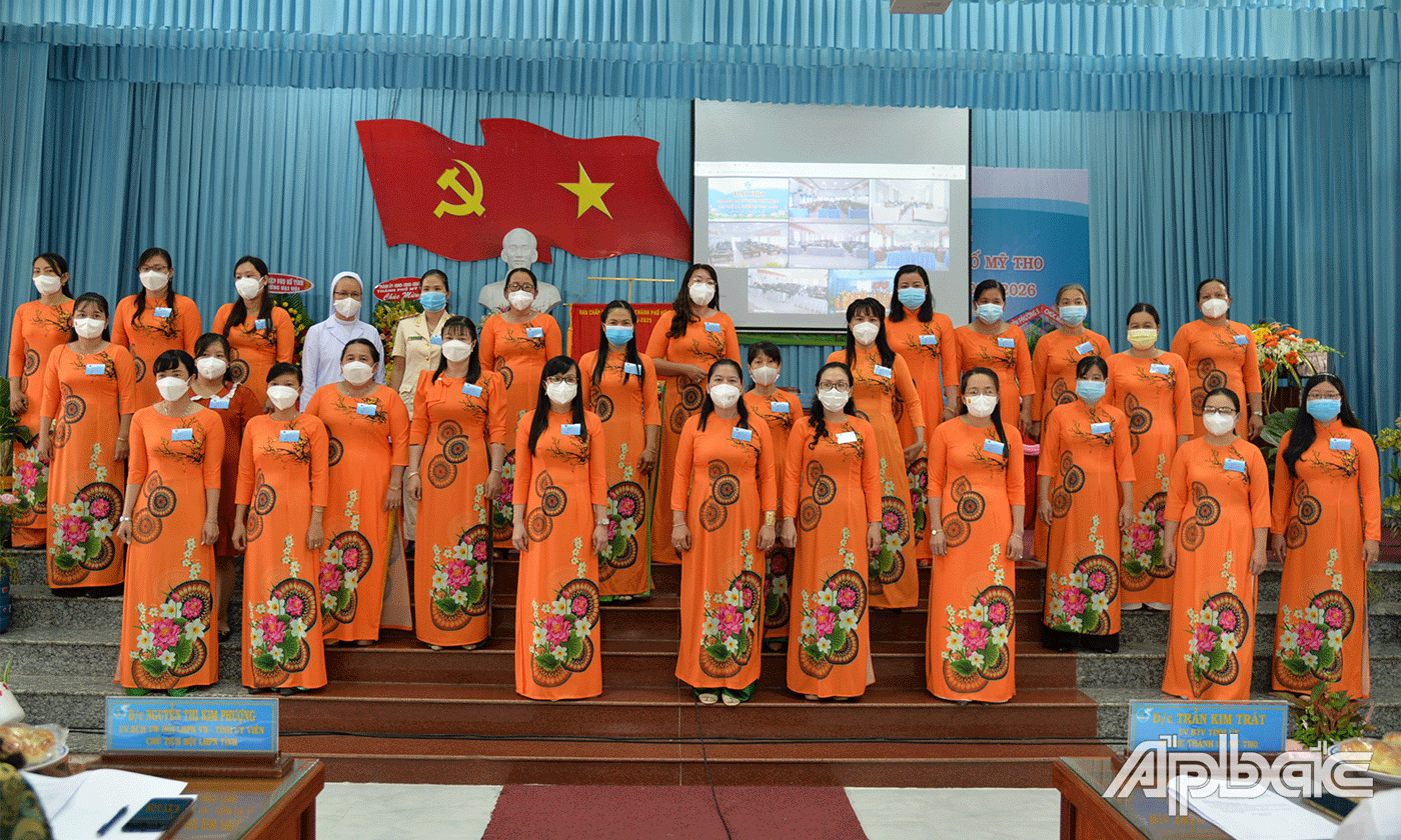 BCH Hội LHPN TP. Mỹ Tho nhiệm kỳ mới ra mắt Đại hội.
