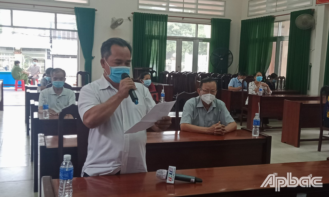 Cử tri huyện Châu Thành phát biểu ý kiến tại buổi tiếp xúc