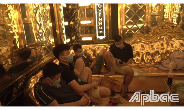 Số người hát karaoke tại quán.