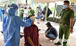 Bắt quả tang 13 đối tượng đá gà ăn tiền, 1 đối tượng test nhanh dương tính với Covid-19