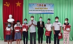Agribank Gò Công Đông hỗ trợ 50 suất học bổng cho học sinh khó khăn