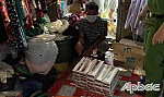 Bắt quả tang đối tượng mua bán thuốc lá lậu