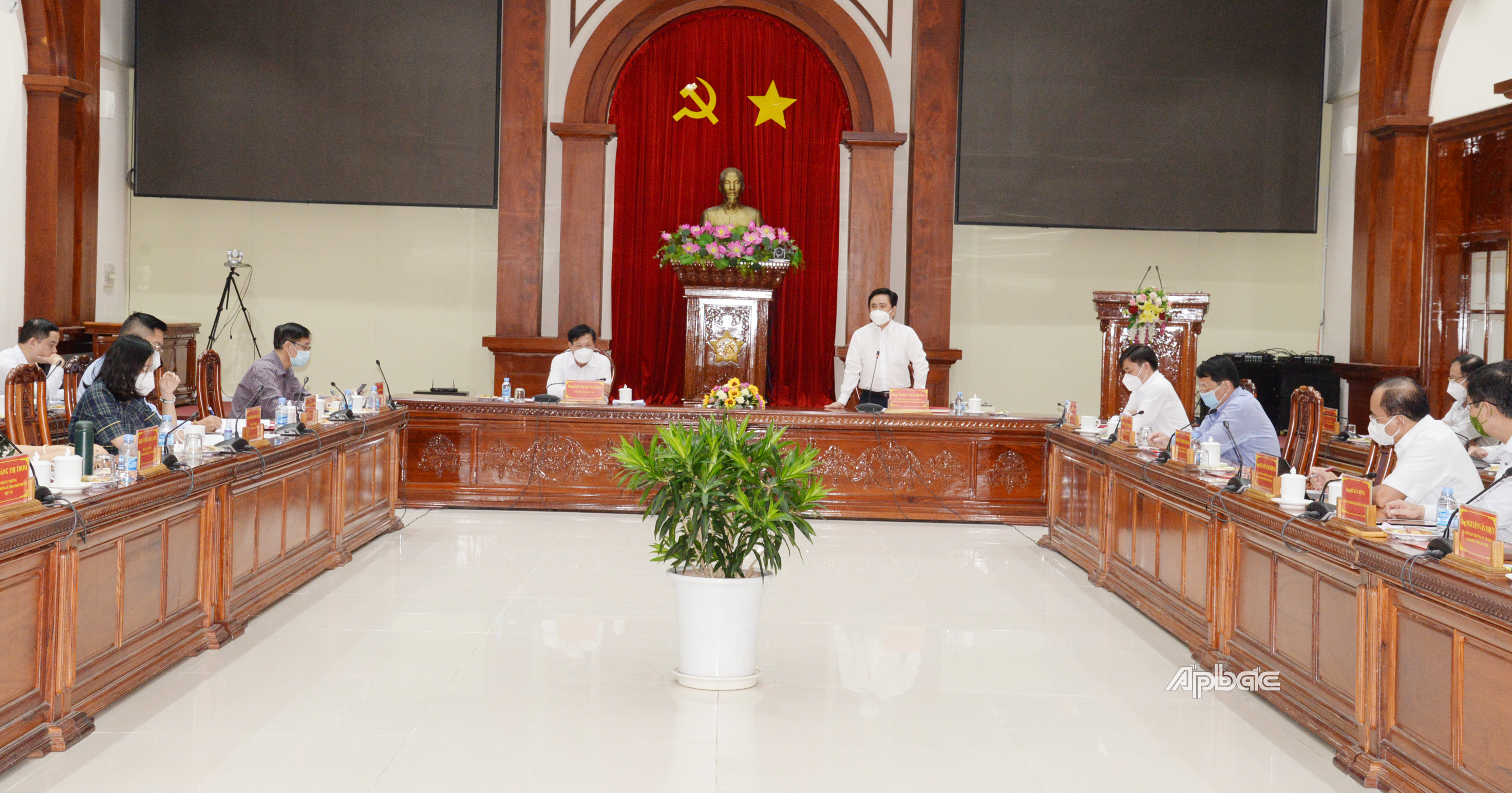 Quang cảnh buổi làm việc