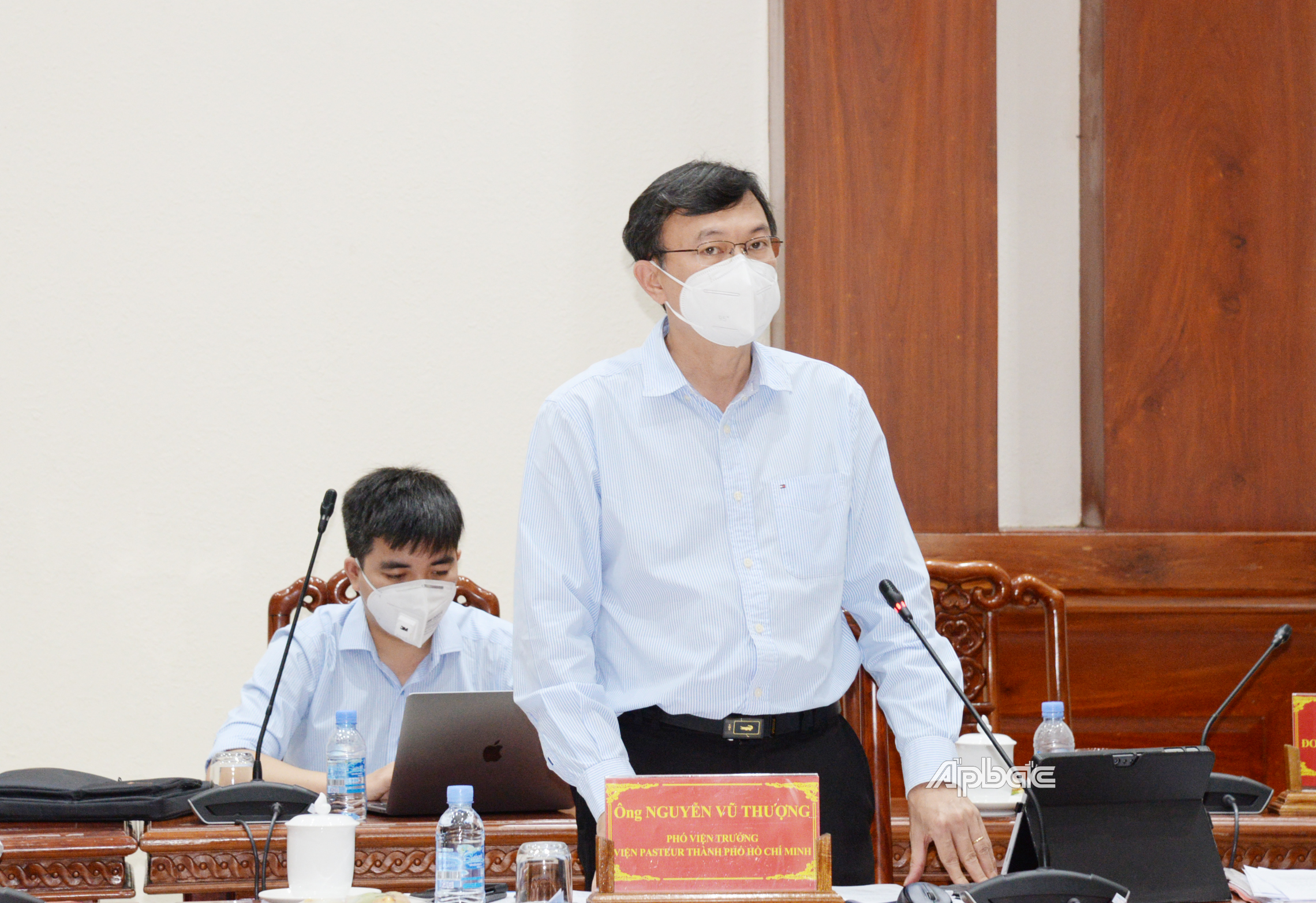 Tiền sĩ Nguyễn Vũ Thượng, Phó Viện trưởng Viện Pasteur TP. Hồ chí Minh cho rằng trên 80% bệnh nhân Covid-19 tử vong tại Tiền Giang là người trên 50 tuổi, đo đó Phó Viện trưởng khuyến nghị Tiền Giang ưu tiên bao phủ vắc xin cho nhóm đối tượng trên 50 tuổi; đồng thời ưu tiên vắc xin để bao phủ cho khu vực nguy cơ là Tp. Mỹ Tho, Châu Thành, Cái Bè và Chợ Gạo