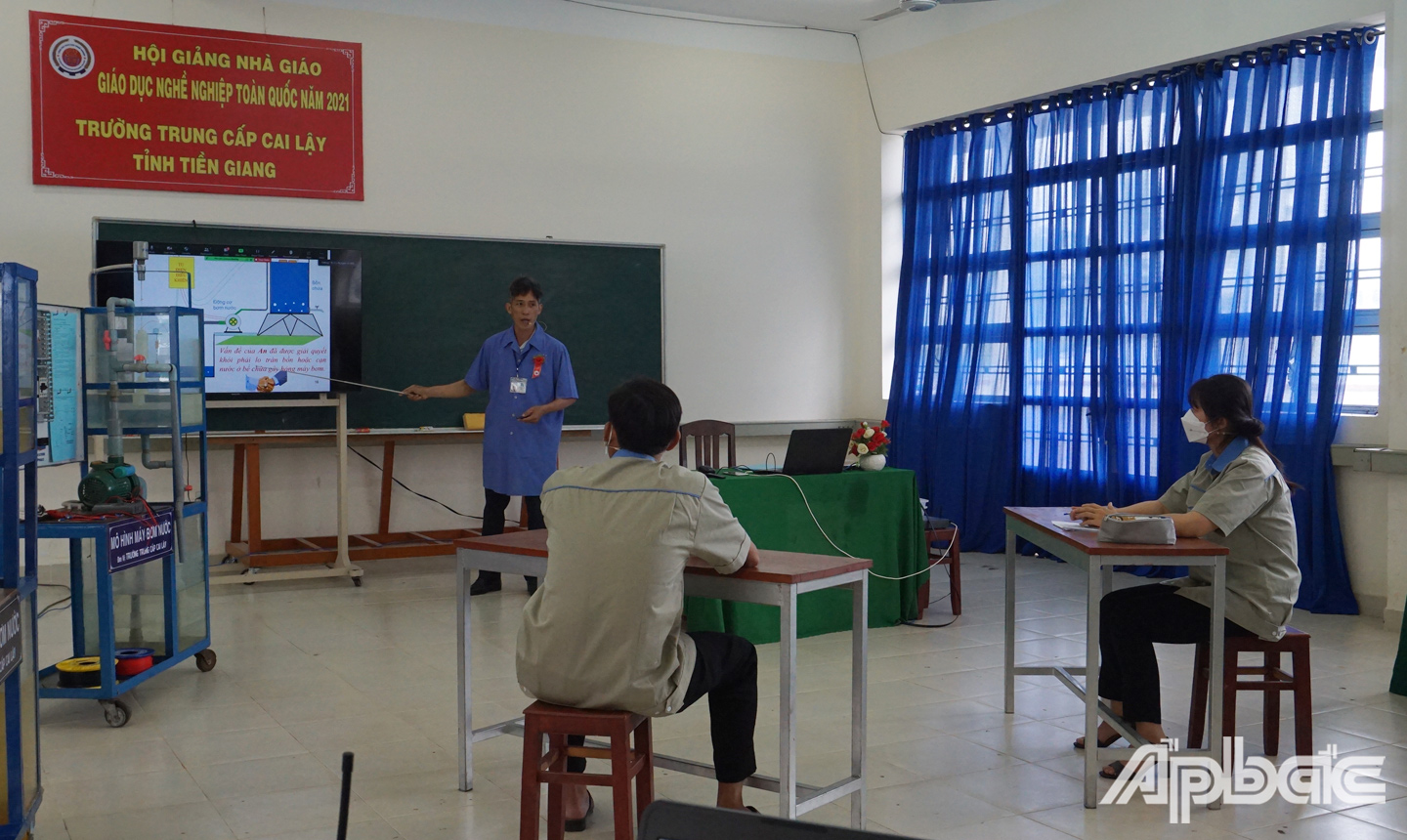 Phần thi của trường Trung cấp Cai Lậy.