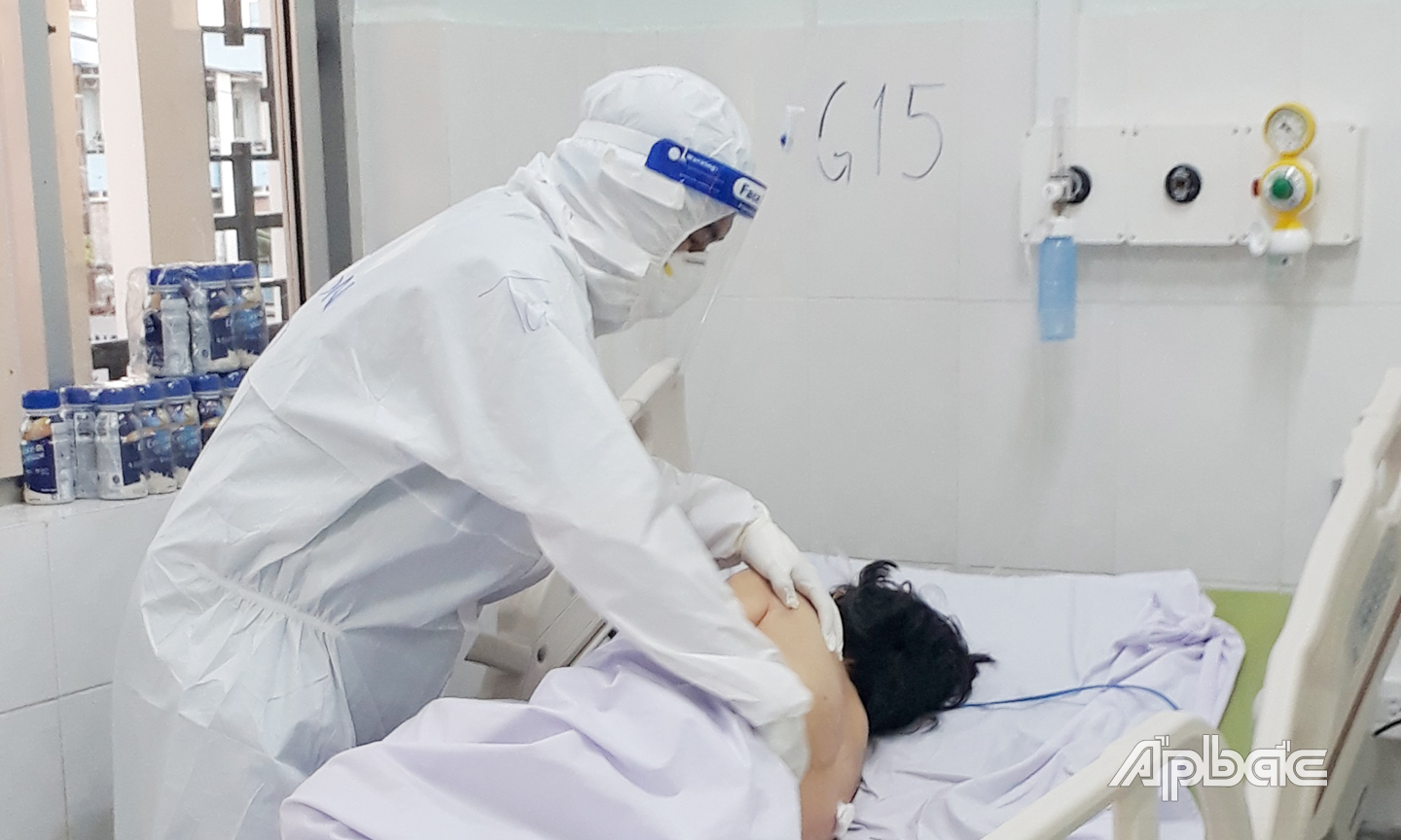Rụng tóc là tình trạng thường gặp sau mắc Covid-19, tình trạng này sẽ tự khỏi sau một  thời gian. Ảnh. THỦY HÀ