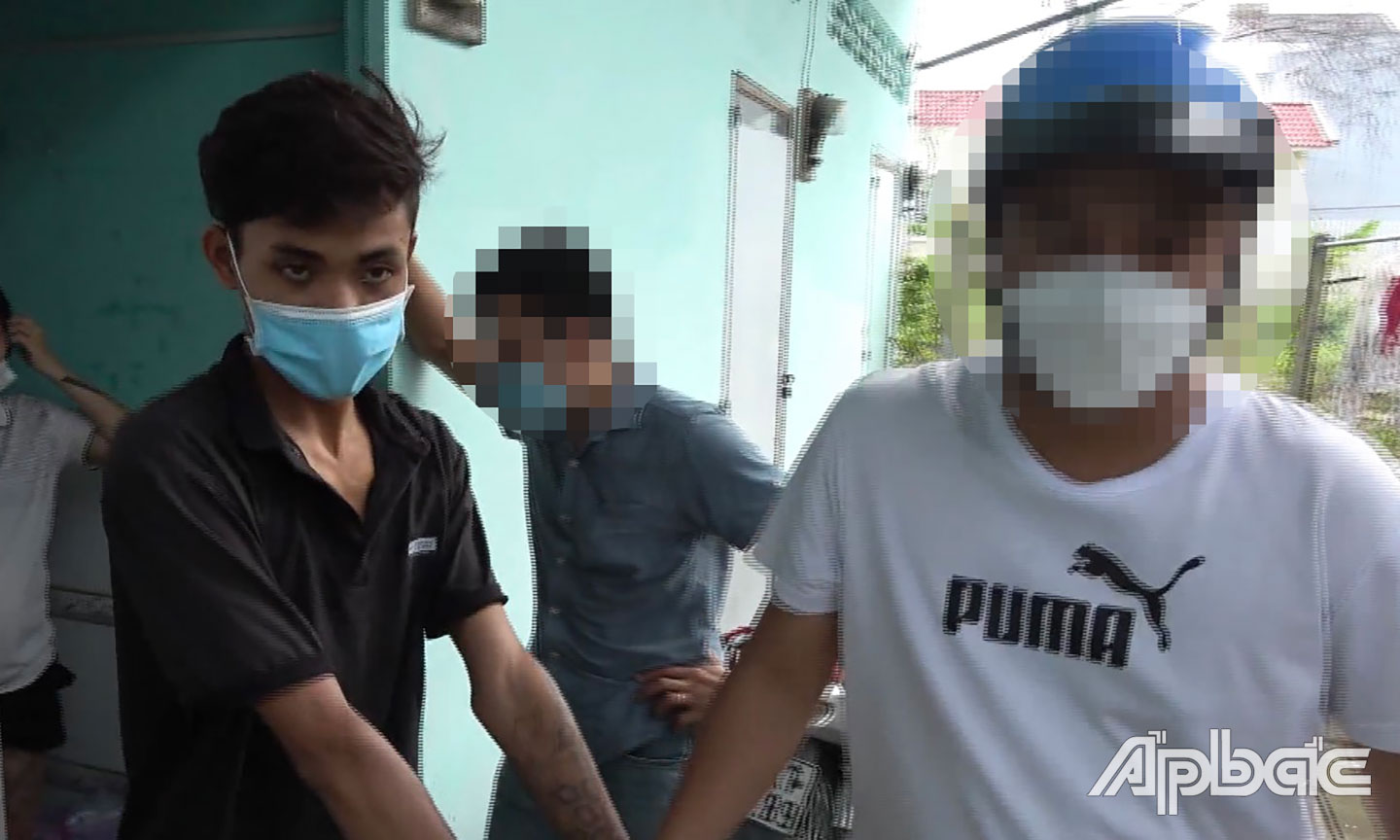 Đối tượng Nguyễn Ngọc Tiến bị bắt tại nhà trọ.