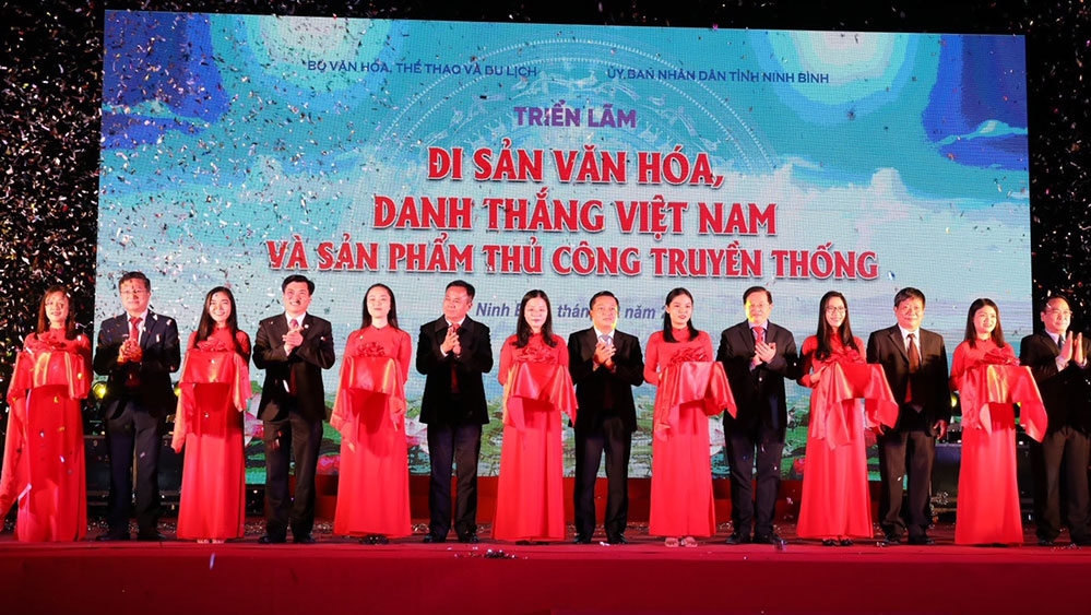 The opening ceremony of the exhibition.